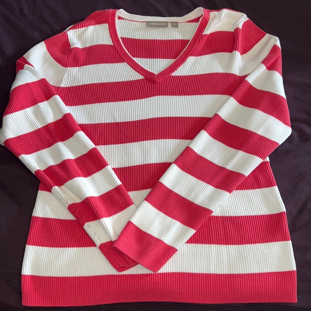 Old Navy V neck sweater